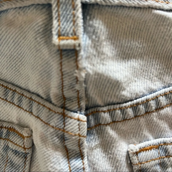 Vintage 565 red tab light wash Levi’s Shorts - Picture 6 of 10